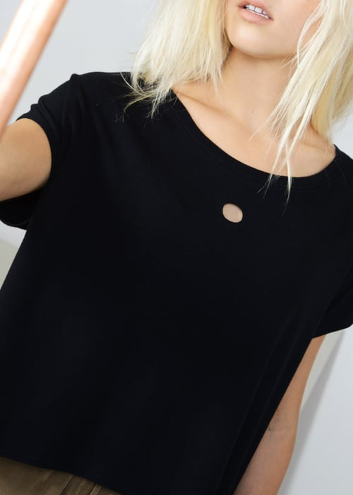 hole punch tee black view 3