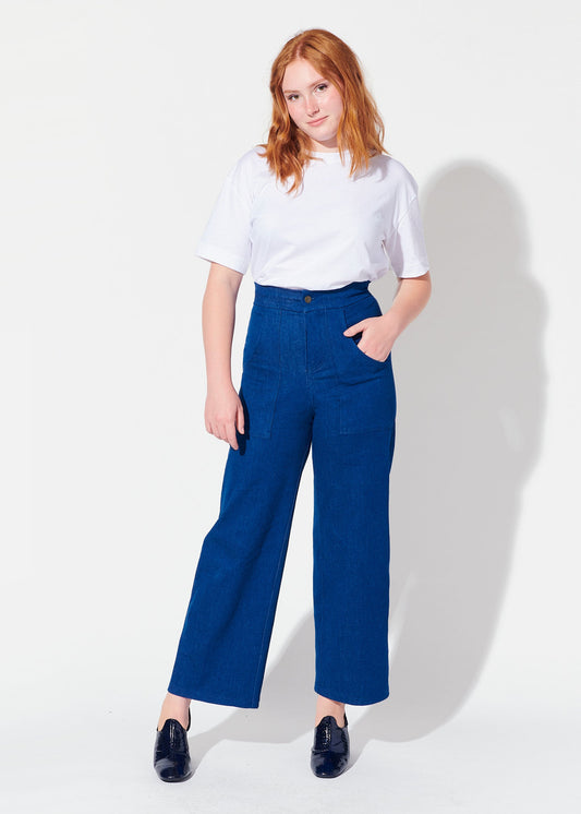 woman wearing white t-shirt and blue jeans
